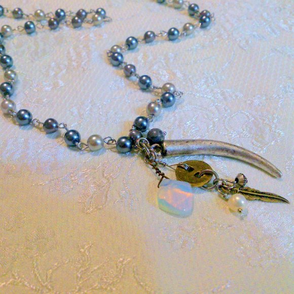 American Eagle Outfitters Faux Pearl Necklace